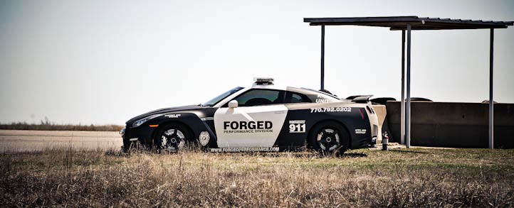Полицейский автомобиль Nissan GT-R