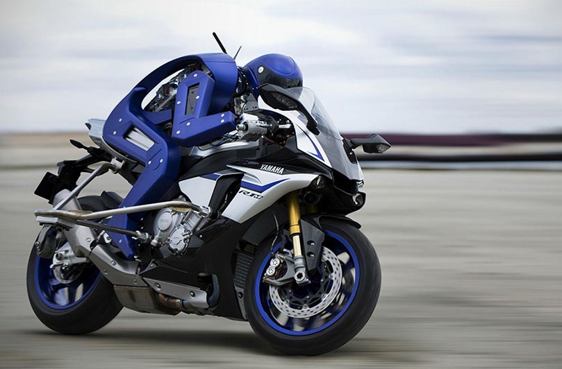Робот-мотогонщик Yamaha Motobot